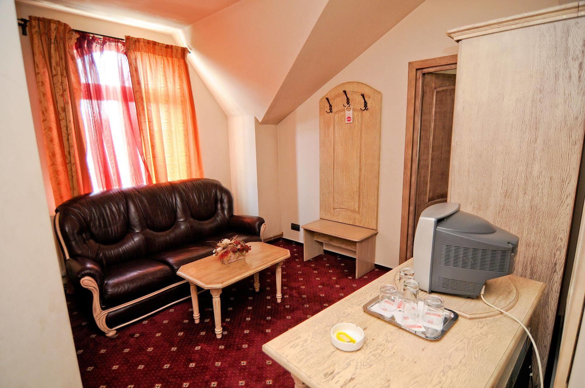 Pension La Cupola Targu Mures Exterior photo